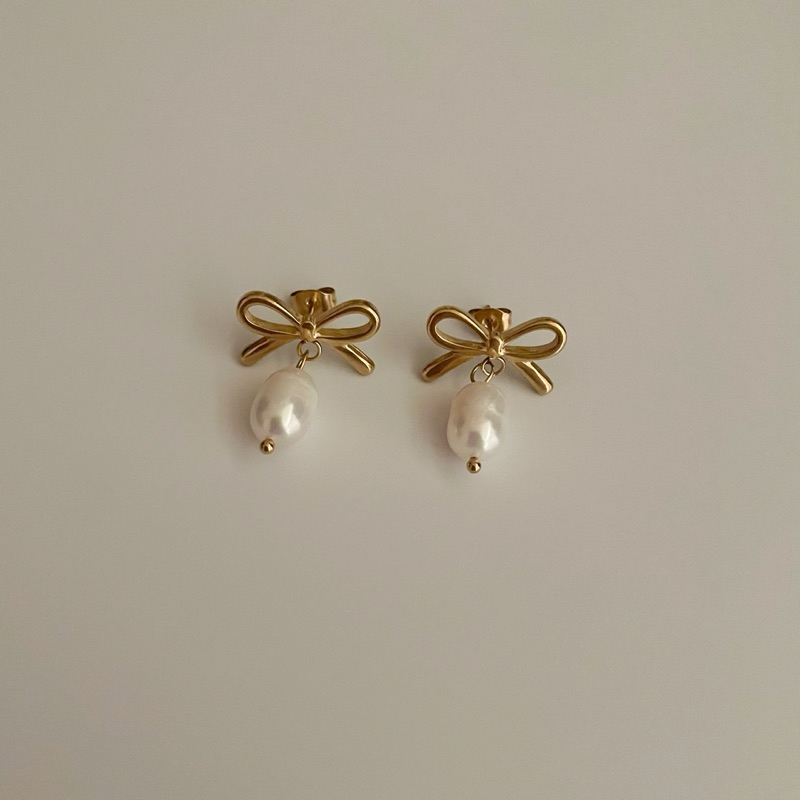 shellandgold - ต่างหูโบว์ห้อยจี้ไข่มุกน้ำจืดแท้
