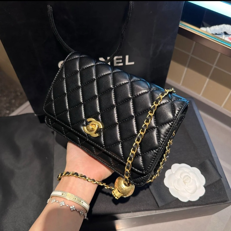 CHANEL 19WOC BLACK PREMIUM’S GIFT