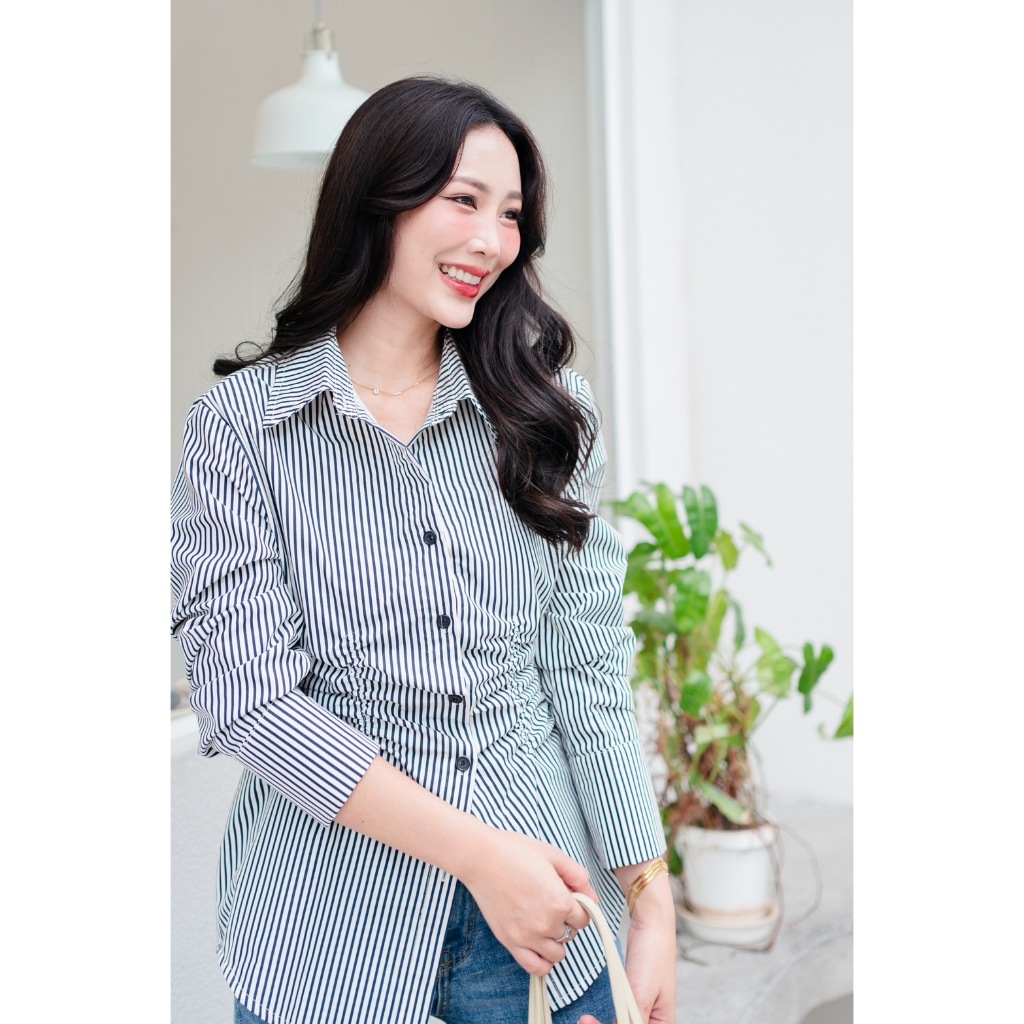 เสื้อเชิ้ตริ้วแขนยาว ผ้าคอตตอนเนื้อดี 2 สีใส่ง่าย ดีเทลย่นใต้อก 350-