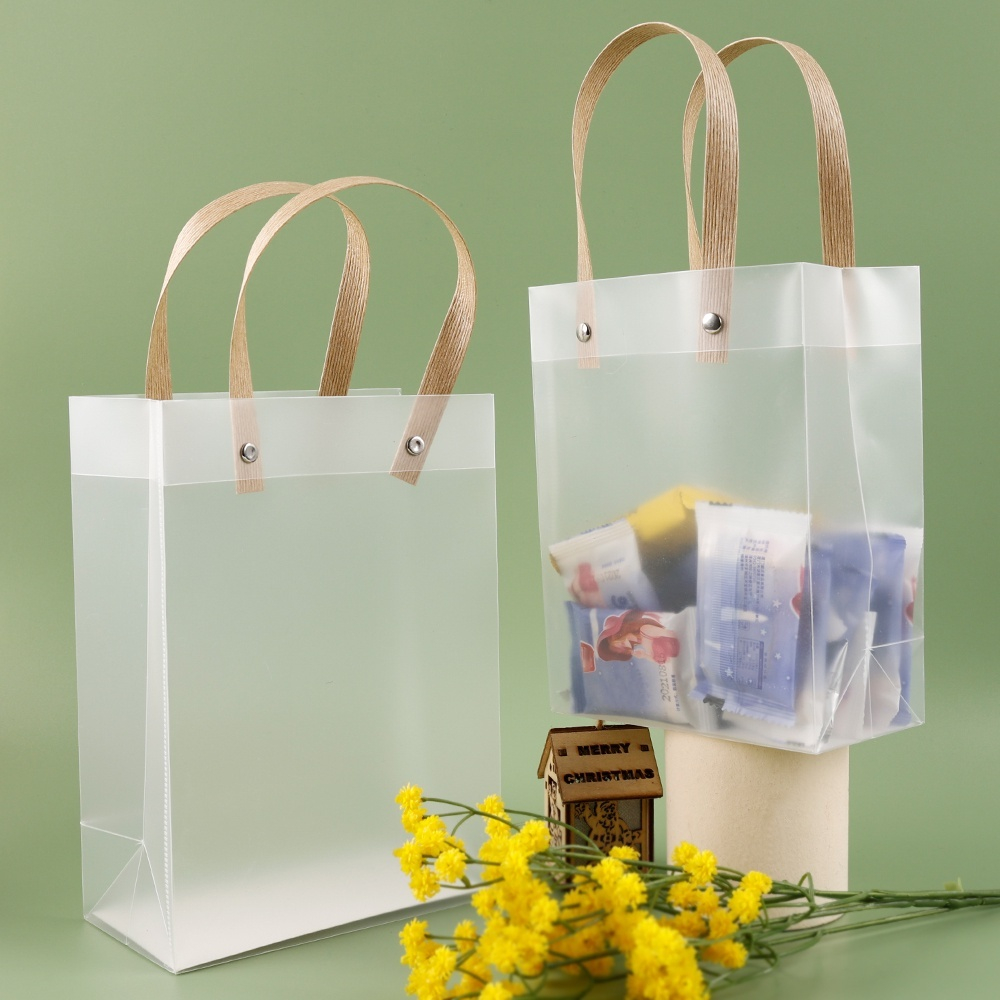 Flower พร้อมส่ง..ถุงพลาสติกPVCหนาอย่างดี มีหูหิ้ว ใส่ของชำร่วยใส่ของขวัญ รับน้ำหนักได้เยอะ