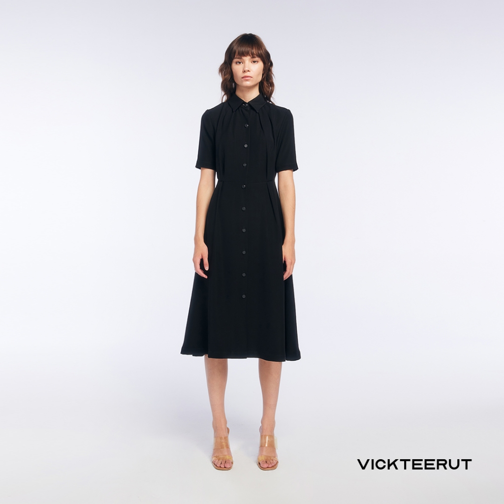 VICKTEERUT Re-Edition Short Sleeve Flared Dress  เดรสแขนสั้น กระโปรงบาน ตกแต่งกระดุมหน้า