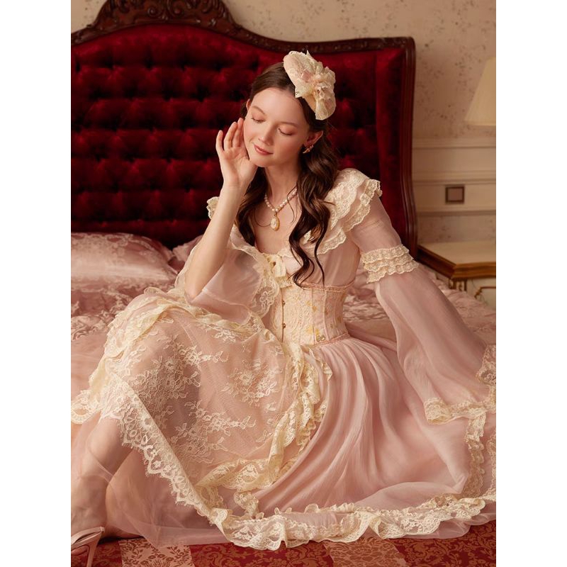 Lacemade - Princess Seraphina Dress เดรสยาวลูกไม้สไตล์เจ้าหญิง
