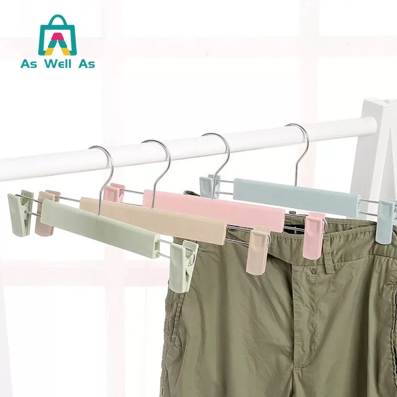 As Well As ไม้แขวนเสื้อแบบมีที่หนีบในตัว หนีบได้ 2 ระดับความกว้าง 30 Cm. และ 20 Cm. ได้ มี 4 สีให้เลือก