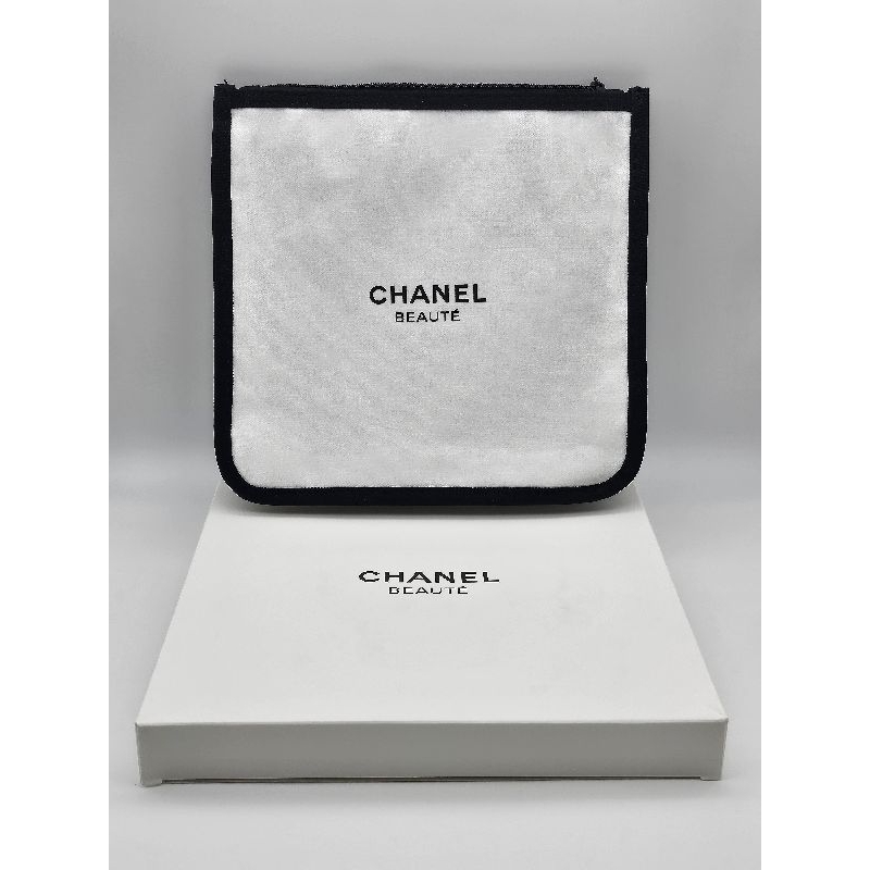 Chanel Cosmetic Bag ผ้าสีขาวขนาด 7.5×8×2"