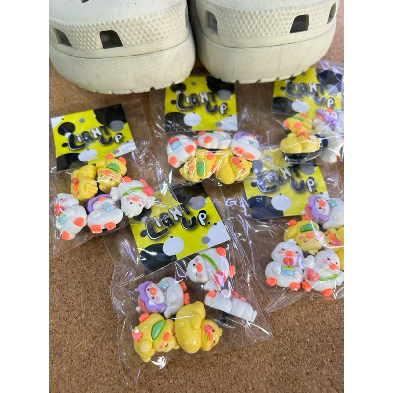 เป็ดน้อย ใหม่ crocs jibbitz one Set/ jibbitz crocs Set/น่ารัก การ์ตูน/ชายและหญิง crocs รองเท้าเด็ก j