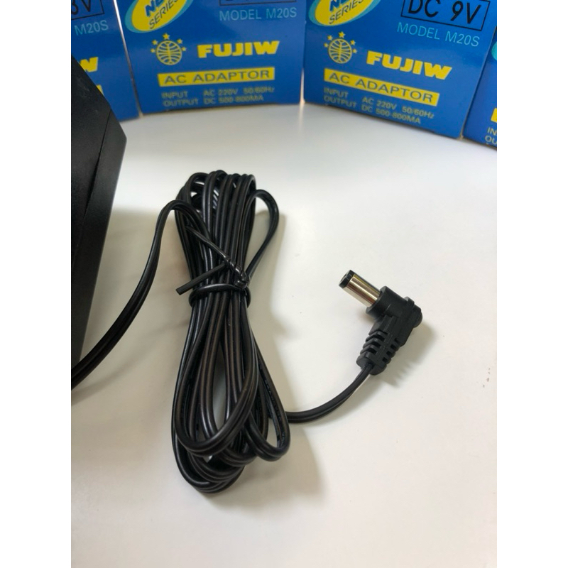 FUJIW อะแดปเตอร์ 9V. 500-800MA กล่องเหลือง +ใน -นอก แจ๊คขอบนอก5.5mm รูใน2.1mm