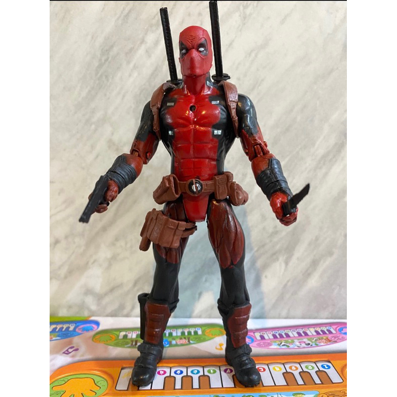 🇹🇭พร้อมส่งจากไทย🇹🇭โมเดล Deadpool เดตพูล ขยับแขนขาและหัวได้ พร้อมอุปกรณ์ดาบและปืน ถ่ายรูปจากสินค้าจริง วัสดุพีวีซี