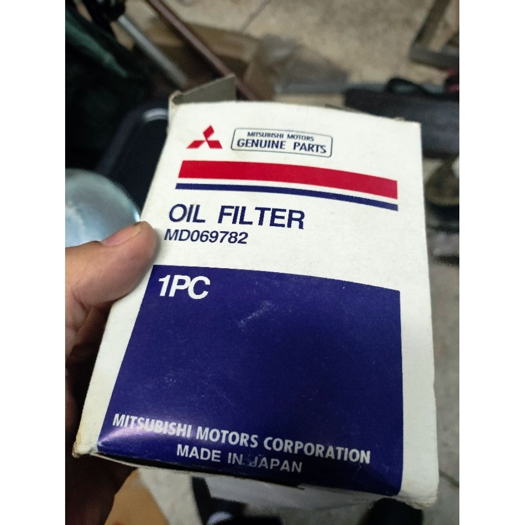 กรองน้ำมันเครื่อง mitsubishi แพคเก่า mmc มีลูกเดียว พร้อมกล่อง ตามภาพครับ