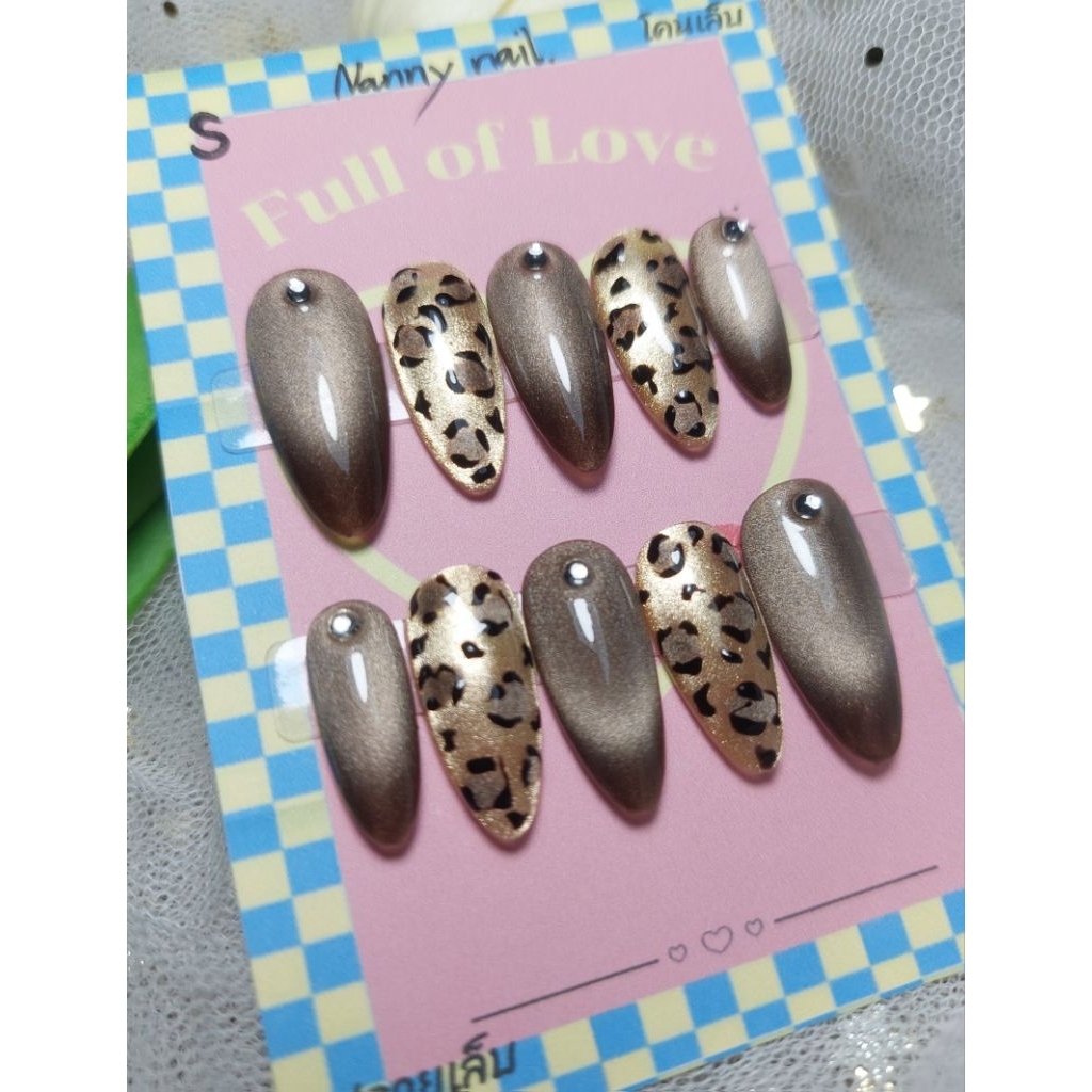 💅เล็บเจลแท้ 100% เล็บเจลน้ำตาลลูกแก้วสลับสีทองลูกแก้ว เพ้นลายเสือน่ารักๆ+แต่งอะไรเพชร 🐯🤎(ฟรีกาว+ตะไบ+ของแถม)พร้อมติด^^
