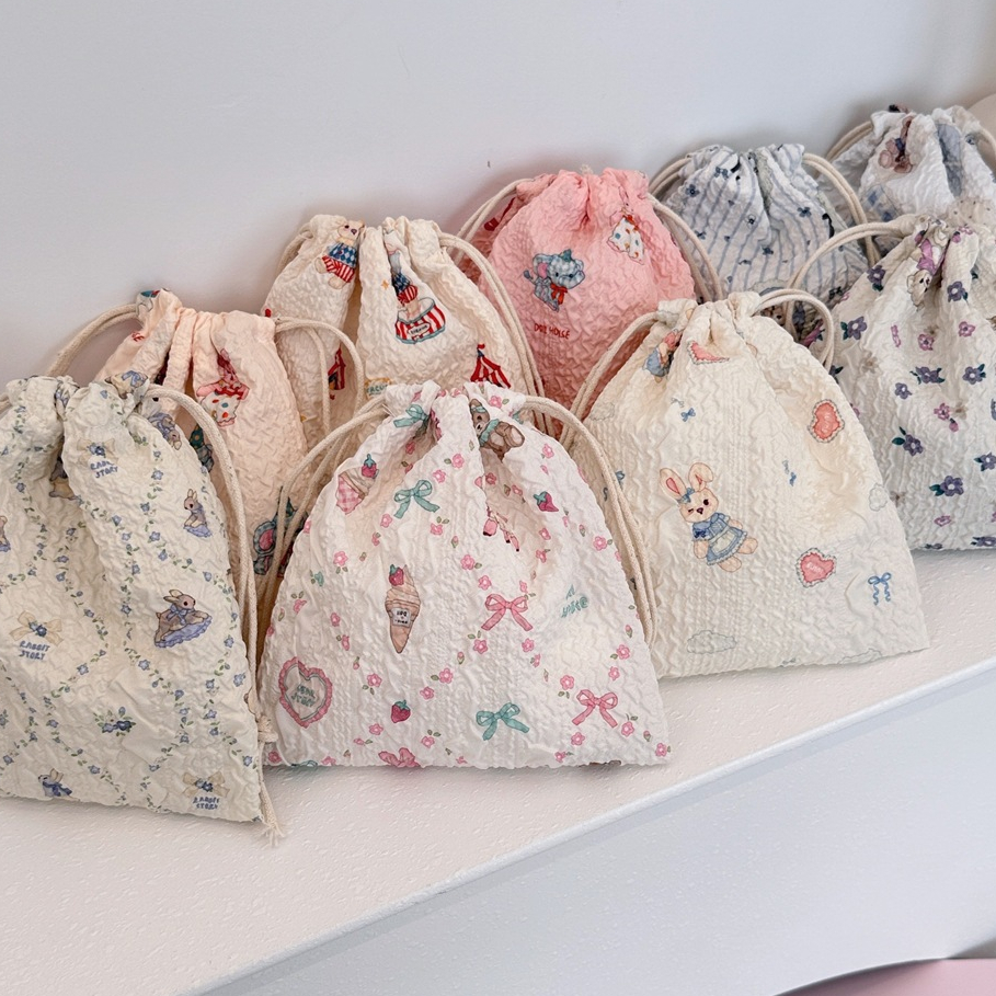 ✅พร้อมส่ง✅กระเป๋าเครื่องสำอาง ถุงผ้าสไตล์เกาหลีเกาใจ ลายการ์ตูนน่ารักๆ ขนาด14*16ซม.