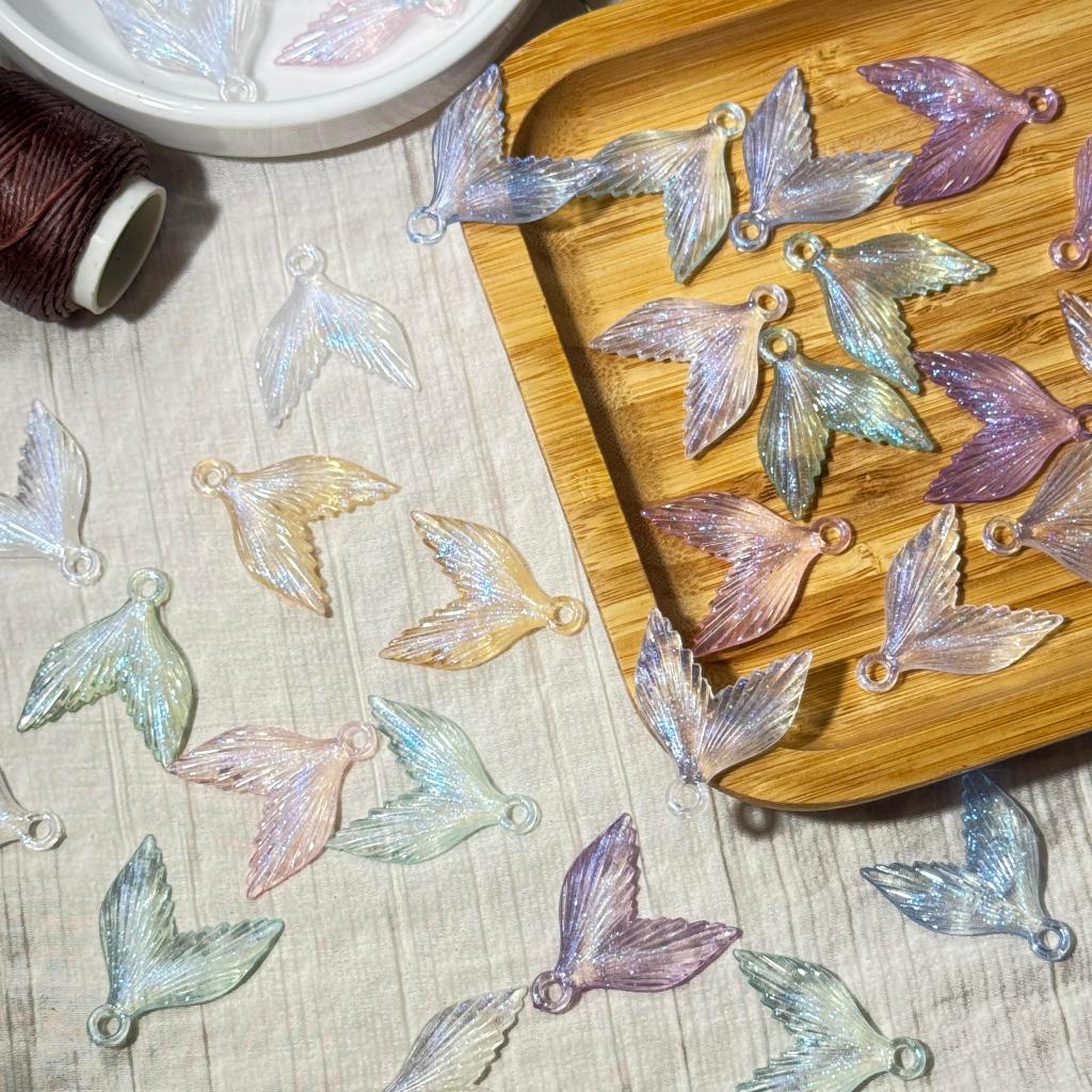 จี้อะคริลิคหางปลา สีใสเล่นแสง 5 ชิ้น คละสี 30มิล DIY