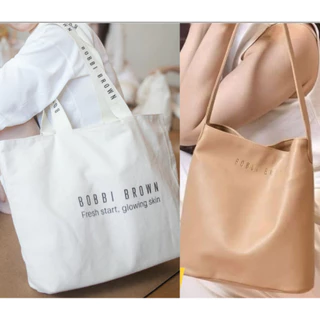 กระเป๋าสะพายข้าง Bobbi Brown Bucket bag สีน้ำตาล ขนาด กว้าง 26 ซม สูง28 ซม กระเป๋าแคนวาส สีน้ำตาลครีม กระเป๋าแบรนด