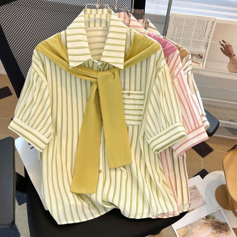 เสื้อเชิ้ตแขนสั้นลายทางปลอมสองชิ้นดีไซน์เก๋ไก๋ช่วงฤดูร้อน 2025 แฟชั่นใหม่ทั้งตัวเสื้อและเสื้อเชิ้ต