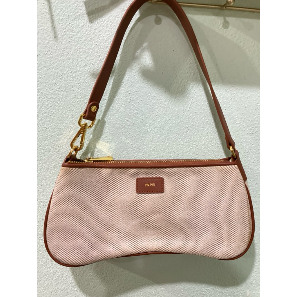JW PEI กระเป๋าสานผสมหนัง มือสอง