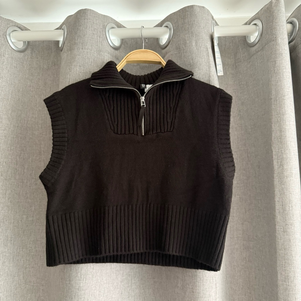 [H&M] Black Zippered Sweater Vest