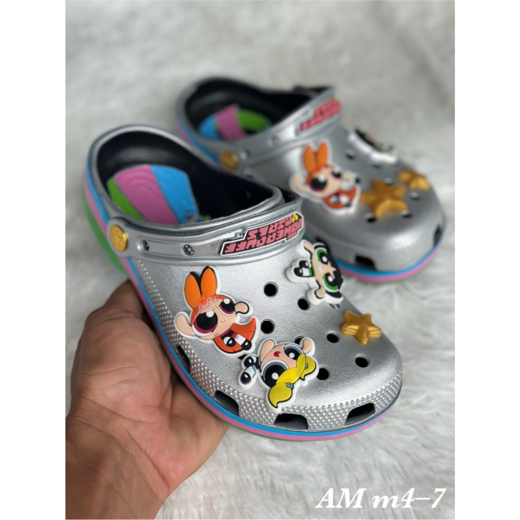 Classic VS Cartoon แบบมาใหม่ลาสุด รองเท้าหัวโตผู้ชายแบบCr0cs มาพร้อมตัวติดตามรูป เบาและนี่มใส่สวยสบายเท้ามากพร้มส่งในไทย