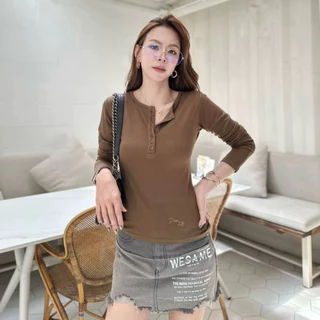 124-125 Deezyy เสื้อยืดคอกลมแขนยาว แต่งกระดุมปักDeezyy ผ้าsquare