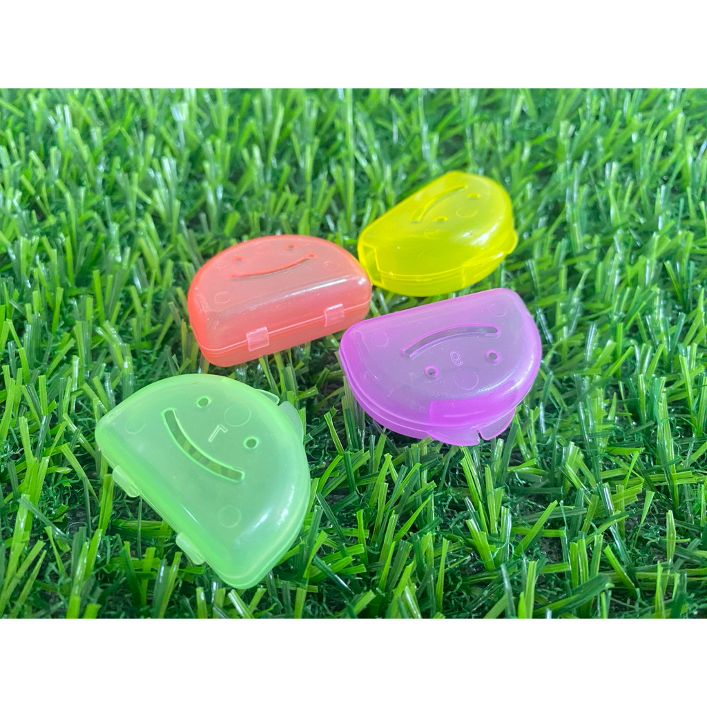 ฝาครอบแปรงสีฟัน ชิ้นละ 9 บาท มีหลายสี ขออนุญาตสุ่มคละสีนะคะ