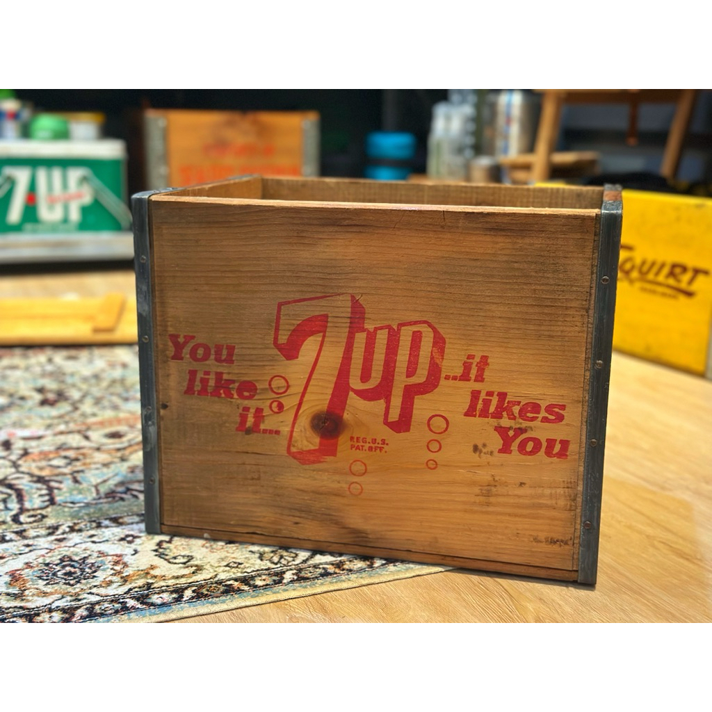 (พร้อมส่ง‼️) ลังไม้ Vintage USA🇺🇸  7UP Red Logo