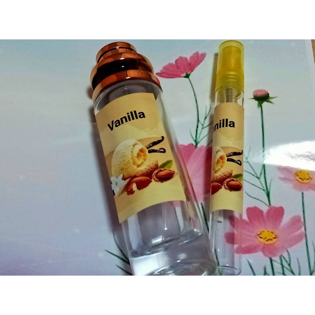น้ำหอม  กลิ่นวนิลามีให้เลือก 2 ขนาด 10 และ 35ml