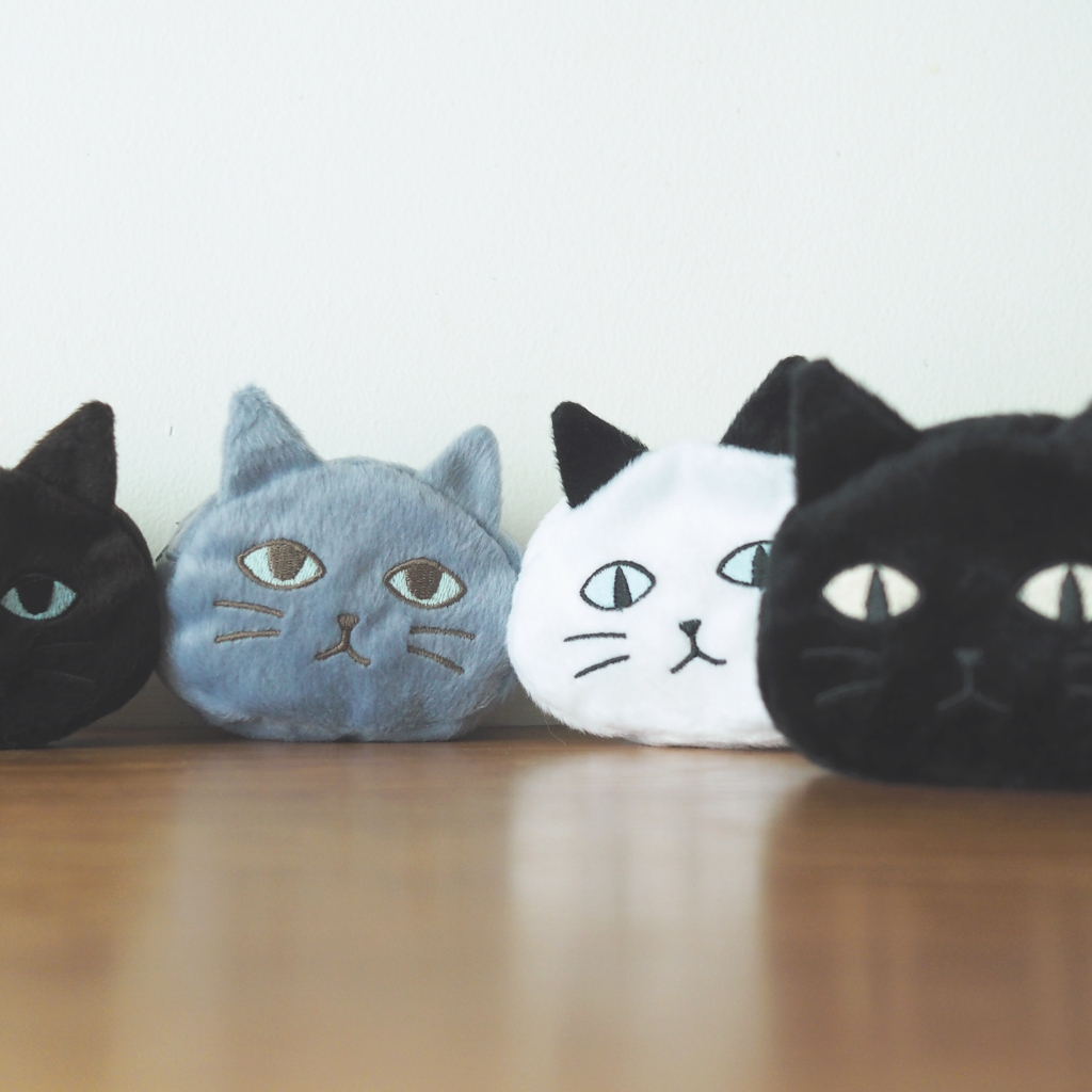 cat soup : mini fluffy cat pouch / กระเป๋าซิปผ้าขนนุ่ม ปักลายหน้าแมว