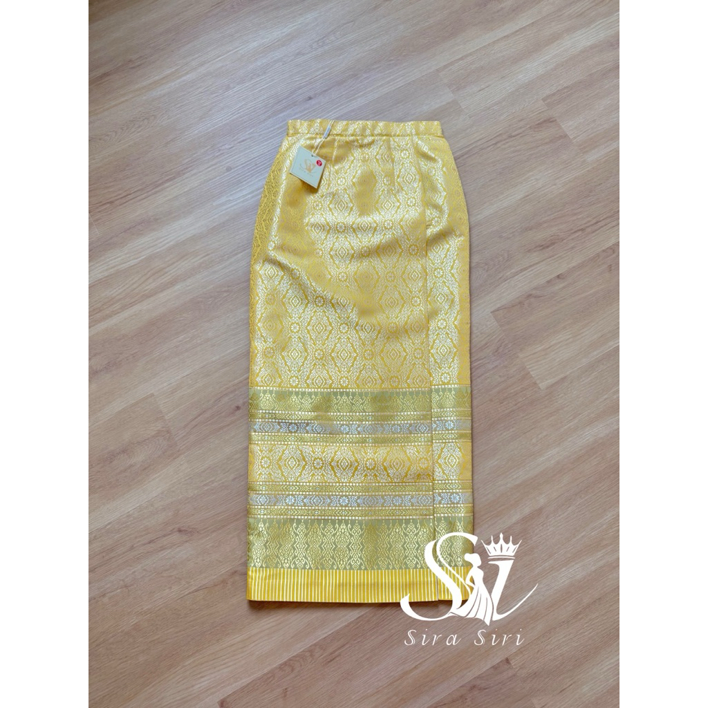 พร้อมส่ง✅สีเหลืองละมุนมาก 💛 ชุดไทยผ้าไหมสีเหลือง Sira Siri ชุดไทยสีเหลือง ชุดผ้าไหมสีเหลือง ชุดไทยวันพ่อ ชุดไทยสีเหลือง - รูปที่ 5