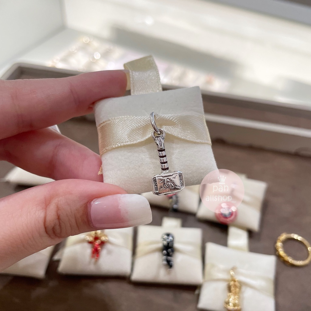 (ของแท้100%)pandora silver dangle charm Marvel x pandora thor's hammer