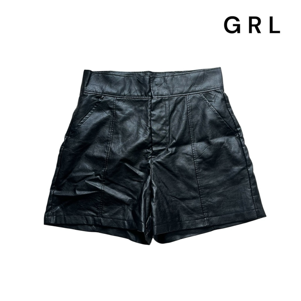 กางเกงขาสั้นหนังสีดำ GRL