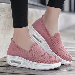 Kicks ราคาโปรโมชั่นรีบมาสั่งกันนะ รองเท้าผ้าใบแฟชั่นน้ำหนักเบา ใส่สบาย ใส่ได้ทุกโอกาส แต่งตัวง่ายแมตช์ได้กับทุกชุด