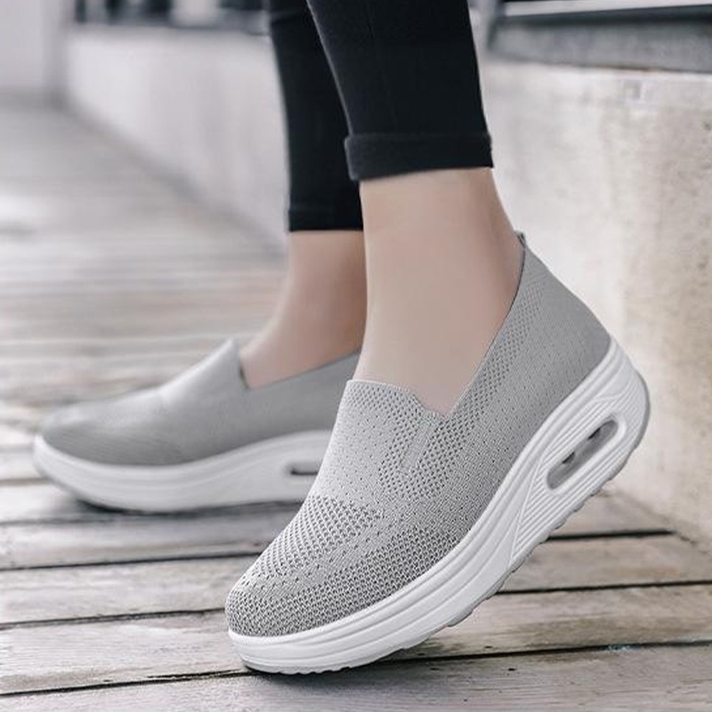 Luckkyshoes งานเข้าใหม่ รองเท้าผ้าใบแฟชั่นงานสวยๆ ทรงสลิปออน ไร้เชือก ถอดใส่ สะดวกสบาย แมทช์กับชุดไหนก็เข้า  ราคาถูกมากร
