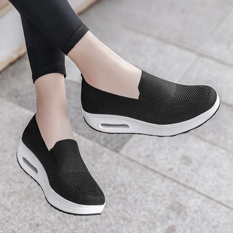Kicks ราคาโปรโมชั่นรีบมาสั่งกันนะ รองเท้าผ้าใบแฟชั่นน้ำหนักเบา ใส่สบาย ใส่ได้ทุกโอกาส แต่งตัวง่ายแมตช์ได้กับทุกชุด