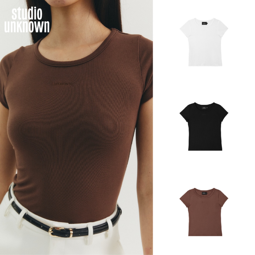 STUDIO UNKNOWN - Unknown Baby Tee เสื้อยืดคอกลมปักโลโก้