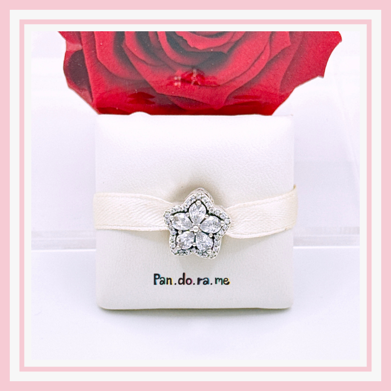 [พร้อมส่ง สินค้าแท้ ] Sparkling Snowflake Charm