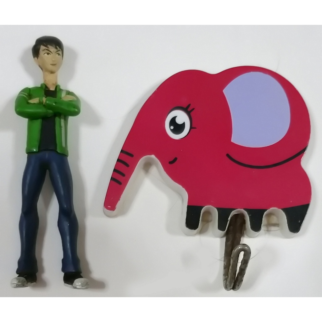 ตุ๊กตาหุ่นที่ระลึกของ CN ขนาด 2x1.5x6.8 cm.แถมที่แขวนติดผนังรูปช้างขนาด 5.7x4.6x0.6 cm.ตะขอขนาด 1.6x