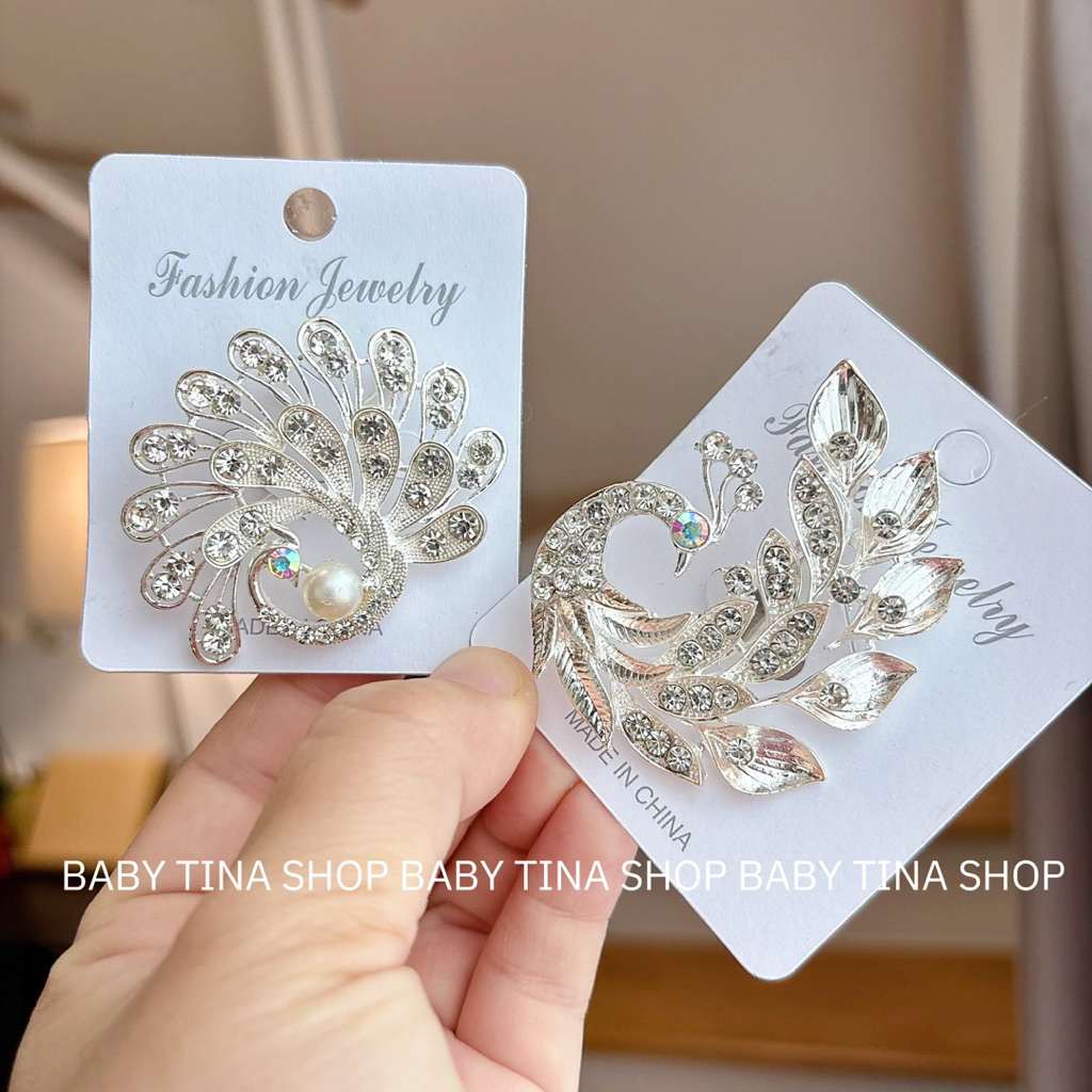 เข็มกลัดนกยูง 1ชิ้น  ส่งจากไทย เข็มกลัดสีเงิน เข็มกลัดติดเสื้อ เข็มกลัดติดเสื้อสีทอง เข็มกลัดหงส์