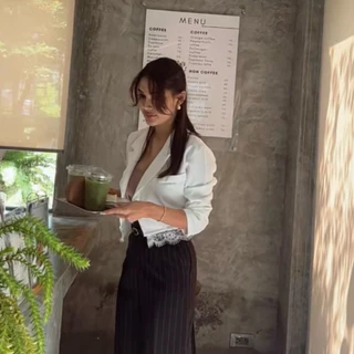เสื้อครอป เสื้อคลุม แขนยาว คอปก แต่งปลายลูกไม้ มี 2 สี ขาว ดำ