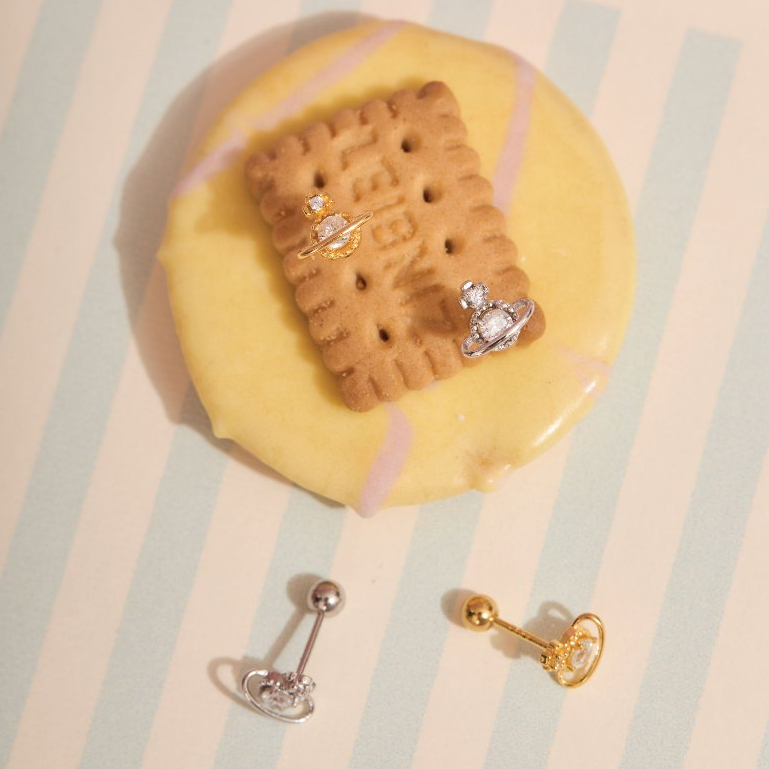 earika.earrings - crystal saturn piercing จิวเม็ดกลมรูปดาวเสาร์ เงินแท้ เหมาะสำหรับผิวแพ้ง่าย