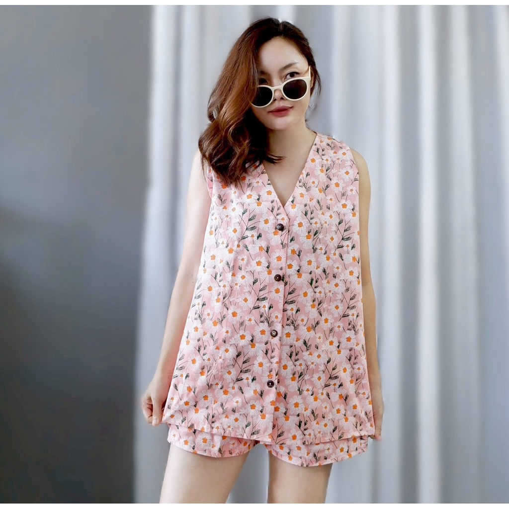 ชุดเซ็ตเสื้อแขนกุดขาสั้นเอวยางยืด