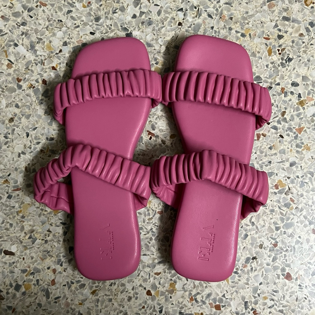 (มือสอง) รองเท้า ELLA Brand รุ่น EMMY สีชมพู ไซส์ 40 *เท้าอวบต้องบวก 1 ไซส์* *ไม่เคยใช้งานจริง ลองใส