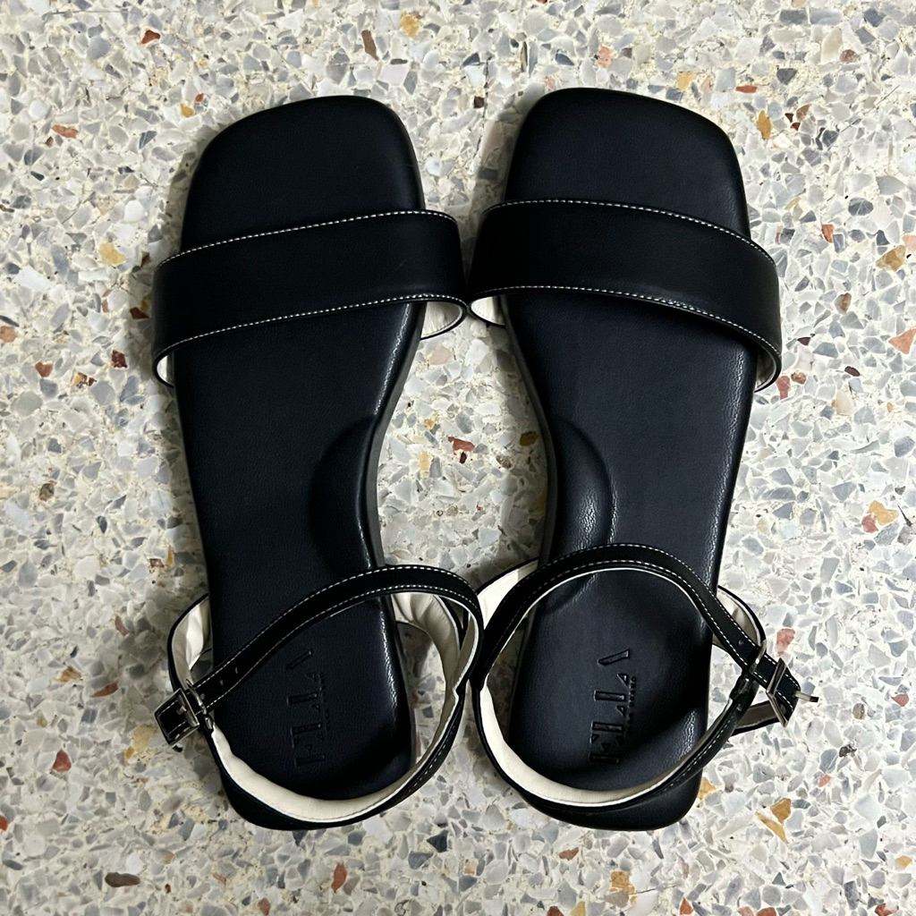 (มือสอง) รองเท้า ELLA Brand รุ่น MIFFY สีดำ ไซส์ 40 *เท้าอวบต้องบวก 1 ไซส์* *ไม่เคยใช้งานจริง ลองใส่