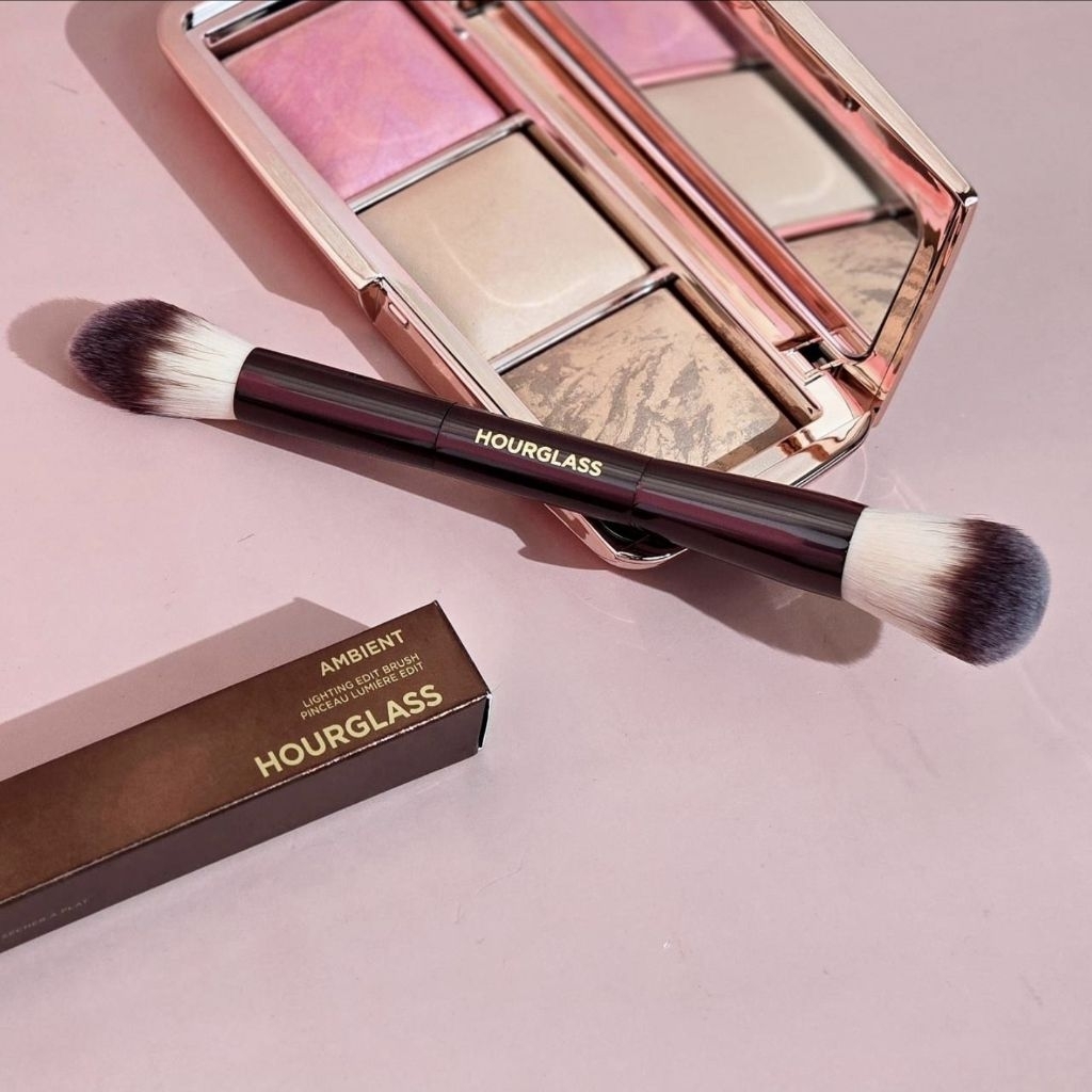 เหลือ 2,199 ฿ โค้ด [เก็บโค้ดหน้าร้าน]  🟩 พร้อมส่ง  HOURGLASS Powder Brush No.2 Foundation/Blush Brush ป้ายไทย