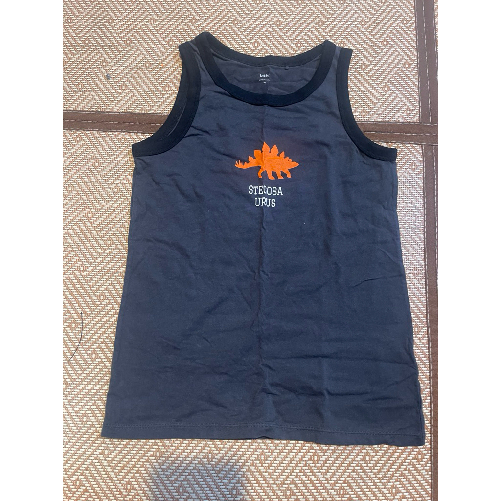 เสื้อกล้ามเด็ก Lativ มือสอง ไซส์ 130 ลายไดโนเสาร์เท่ๆ แบบไม่มีแขน