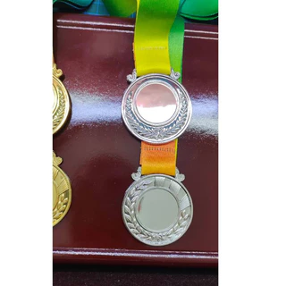 03 เหรียญรางวัล โลหะหนา 2 มิล ขนาด 5 เซ็นติเมตร พร้อมสายสี (ทำสติ๊กเกอร์ข้อความหรือโลโก้ให้ฟรี)