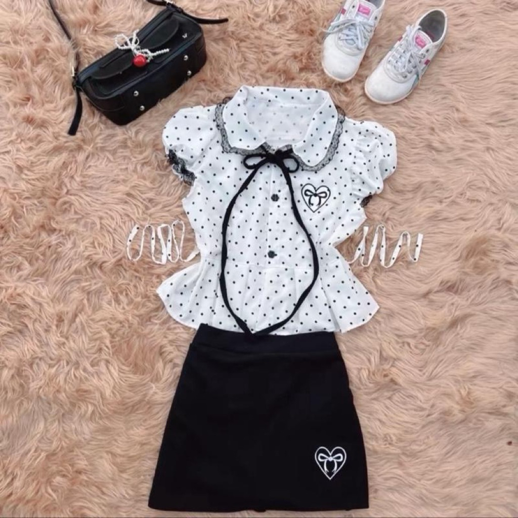Set 2 ชิ้นเสื้อตุ๊กตาจุดปักโบว์+กระโปรง ( มี 2 ไซส์ ) 💕