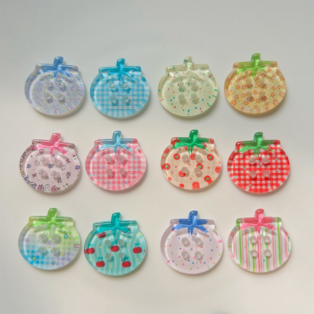 กระดุม เนื้ออะคริลิคใส น่ารัก ราคาเม็ดละ 3 บาท ขั้นต่ำ 5 เม็ด ขนาด 2.5 cm. เพ้นท์ลายน่ารัก พร้อมส่งค่ะ