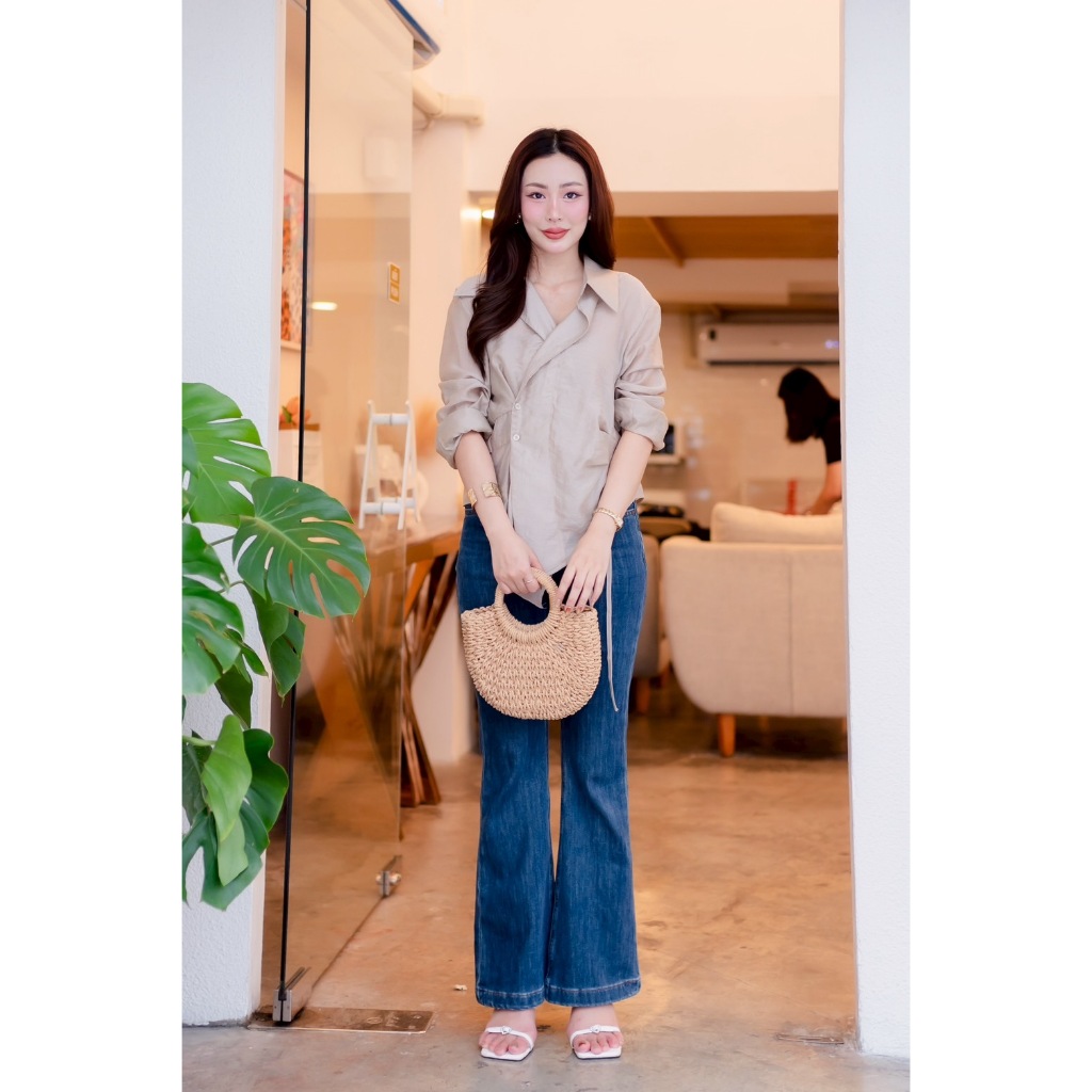 #ป้าย MATINEE M1863 เสื้อลุคเกาหลีสุดชิค 💫 ดีไซน์คอปกทรงเก๋ แต่งเข้ารูปเบา ๆ ปลายชายเฉียงสวย แมทช์ง่