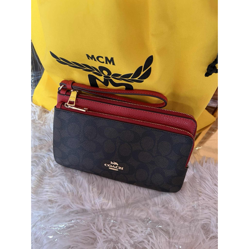 Coach C5576 กระเป๋าคล้องมือลายc ไซส์ L 2ซิปลายc สีแดง