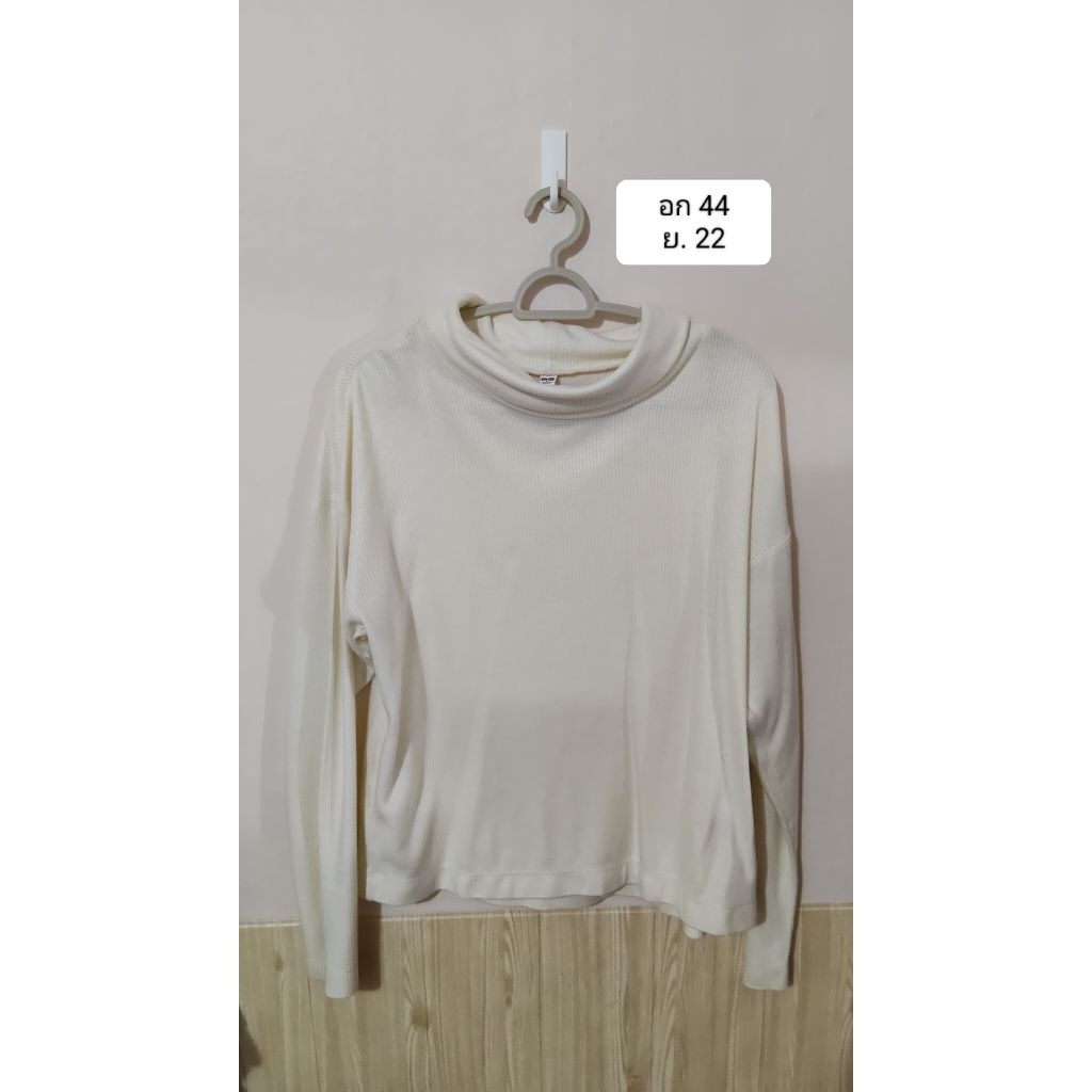 เสื้อคอเต่า uniqlo หญิง