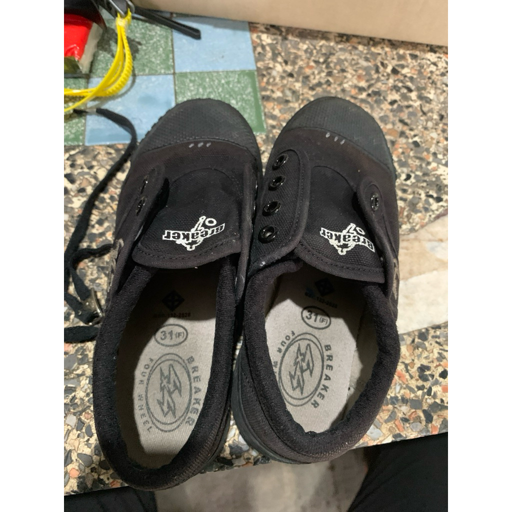 Breaker รองเท้านักเรียนชาย เบอร์31 มือสอง สภาพ90%