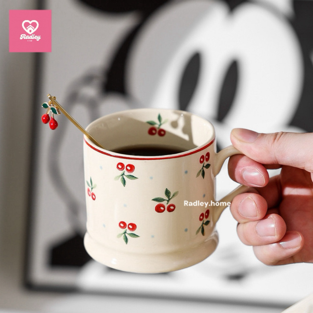 พร้อมส่งจากไทย Cherry mug set ถ้วยกาแฟ พร้อมช้อน แก้วมัค เซรามิก ใส่น้ำ ชา กาแฟ ลายเชอร์รี่สีเบจ แก้วสไตล์วินเทจ